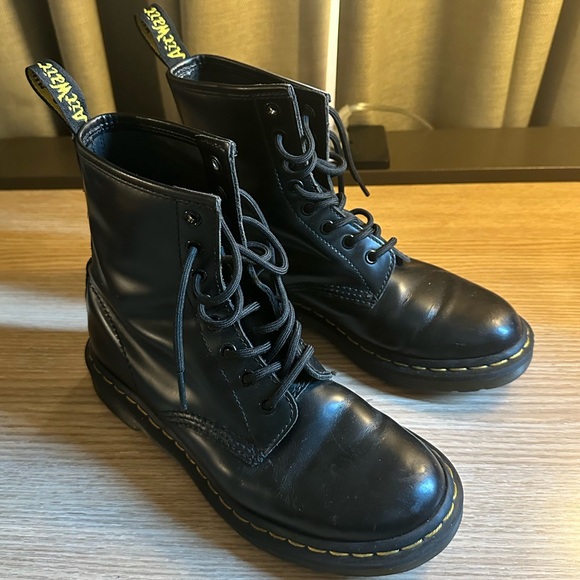 Dr. Martens Shoes - Dr. Martens | Shoes | Doc Martens women’s smooth leather lace up boots size 8